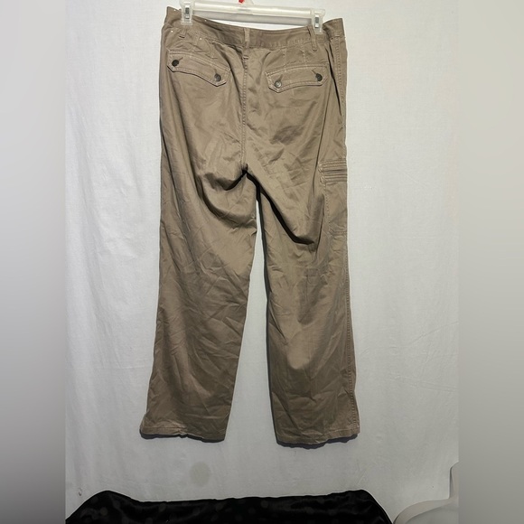 Liz Claiborne women’s cargo pants size 12 - Picture 3 of 5